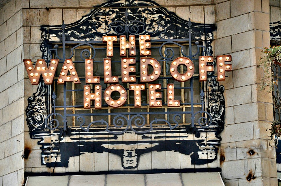 Post_Walled_Off_Hotel_Sign