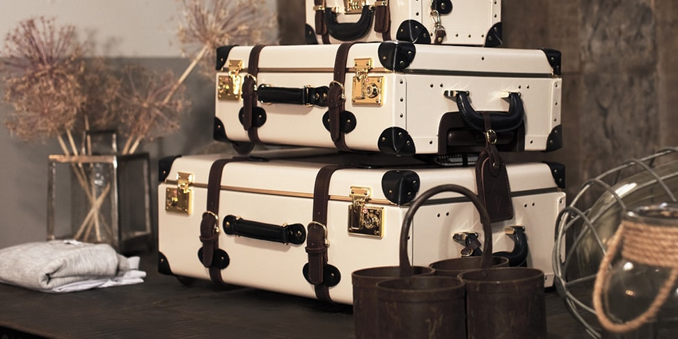 Image of the Steamline luxury luggage set. 