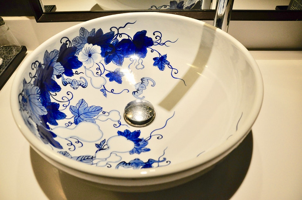 Blue and White Porcelain sink at the Amoy Hotel