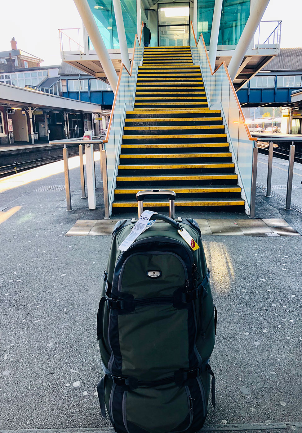 A big suitcase and lots of stairs are not good partners. What to do with luggage when you're out and about in the city? BAGBNB!